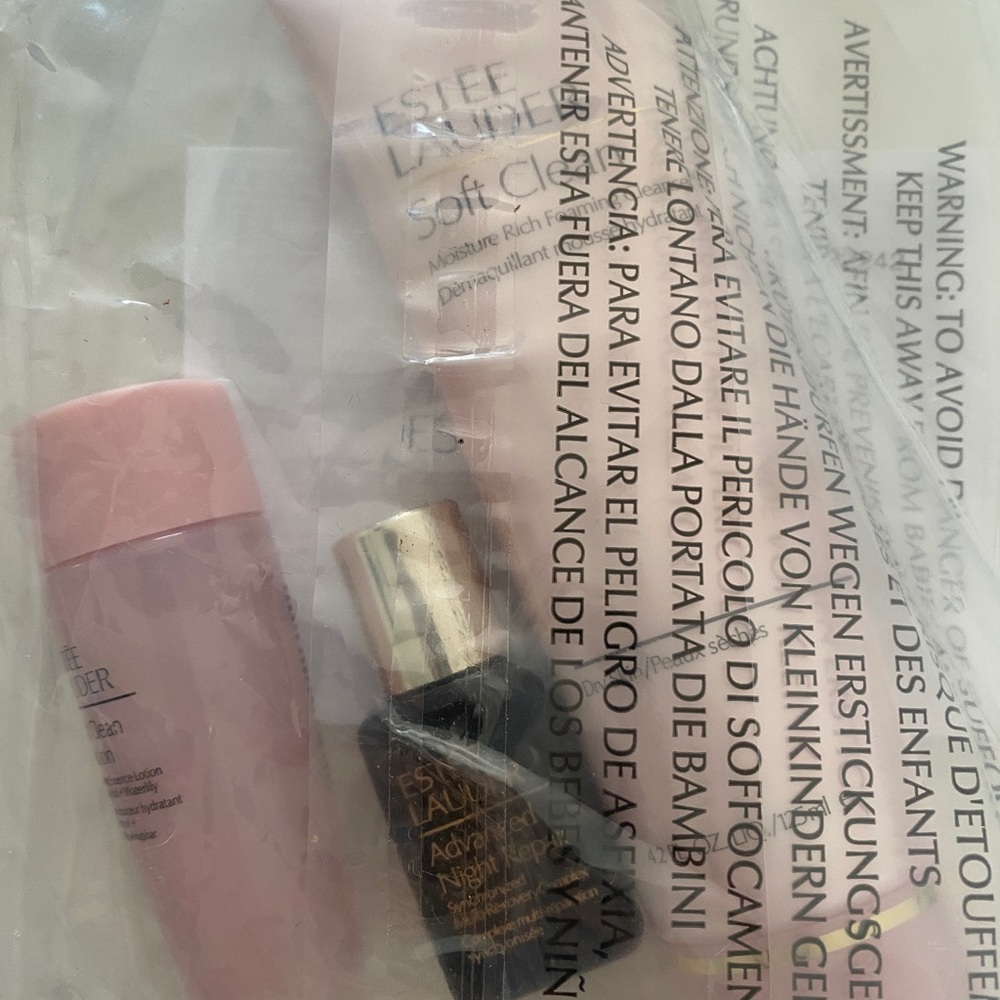 Estee Lauder, skin care set, NWT, never opened.